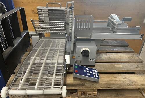 Vollautomat. Aufschnittmaschine Graef VA 804 mit Förderband Aufschnittmaschine