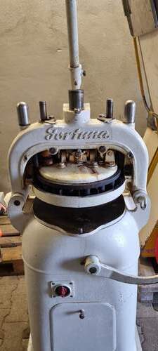 Hauptbild zu Br�tchenpresse