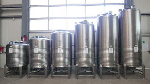 Edelstahltank mit 10 x Sickenversteifung Edelstahltank