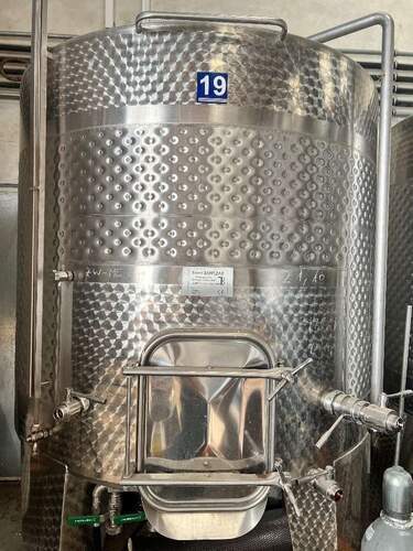 Edelstahltanks 3 x 3500 ltr. + 1 x 4500 ltr. Edelstahltank