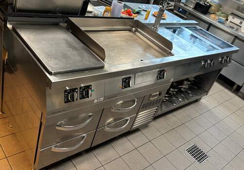 Hochwertiger Küchenblock für Gastronomie - Profiküchen als Gebrauchtware kaufen Kochstrecke