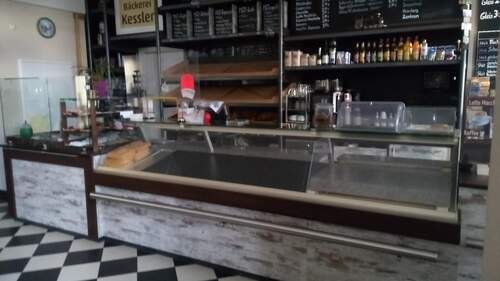 Ausstattung für Bäckerei-Cafe mit Verkaufstheken und Bestuhlung Hauptbild zu Ladeneinrichtung