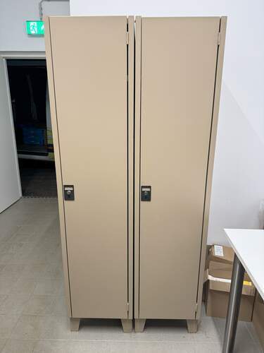 Umkleideschrank