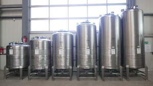 Edelstahltank  mit 10 x Sickenversteifung