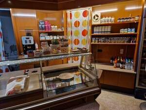 Ladeneinrichtung gepflegt