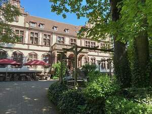 Villa als Bikerhotel mit 60 Betten und 12.000 qm Grundstck