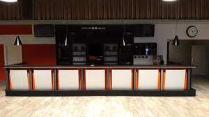 Barstrecke Schanktheke mit K�hltresen und Zubeh�r