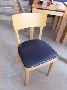 Verschiedene St�hle mit Polster