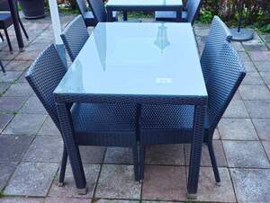 Outdoor Tische und St�hle aus Polyrattan